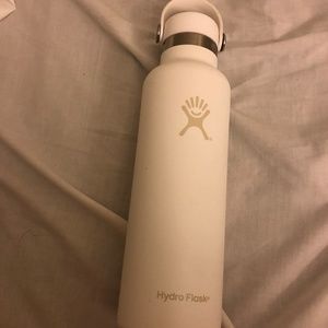 [[ON HOLD]] Skyline Hydroflask 21fl oz - White